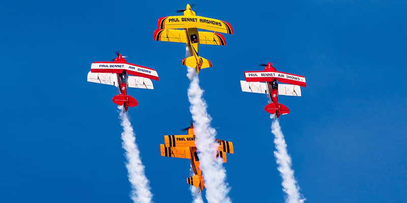 https://www.airshowtravel.co.nz/wp-content/uploads/Sky-Aces-2-Tim-Geluk_800_400.avif